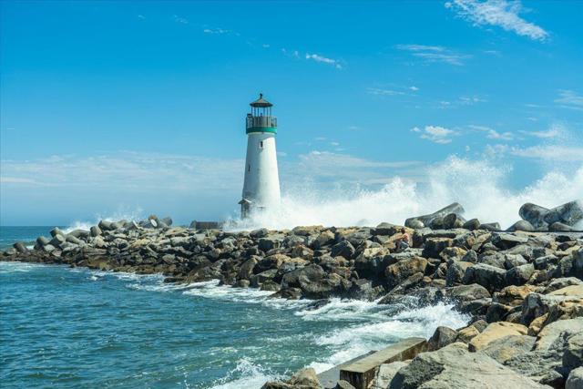 304 Harbor Drive, Santa Cruz CA: https://media.crmls.org/mediaz/10eb5928-afed-4067-9b77-8eacca0c9263.jpg