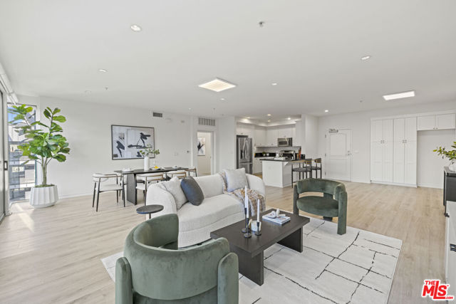 629 Traction Avenue, Los Angeles CA: https://media.crmls.org/mediaz/10eb7c2b-4e4d-44ab-b0f3-32ae34370cdd.jpg