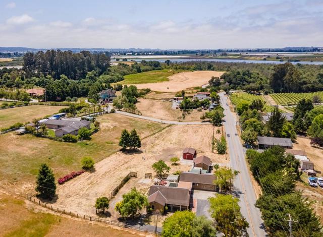 137 Whiting Road, Watsonville CA: https://media.crmls.org/mediaz/10ebcecb-958d-41d7-aefc-6a36adb06fa4.jpg