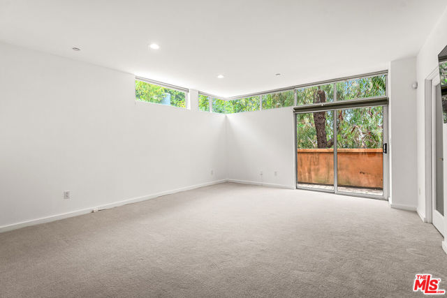 900 N West Knoll Drive, West Hollywood CA: https://media.crmls.org/mediaz/10ebd3e9-5a04-42b7-bc29-d7599792a852.jpg
