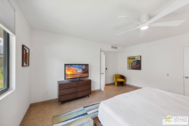 2455 S Madrona Drive, Palm Springs CA: https://media.crmls.org/mediaz/10ebe842-6f85-4f30-83a6-d31e52d7fbc9.jpg