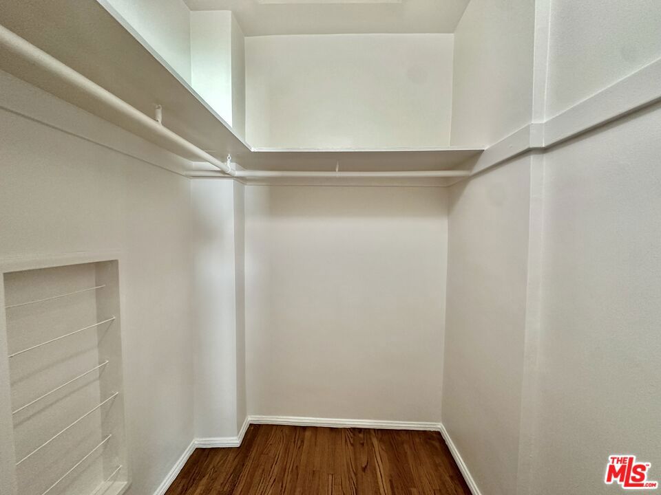 https://media.crmls.org/mediaz/10ebff98-70bc-4606-aa61-c513fe4683b4.jpg?preset=X-Large