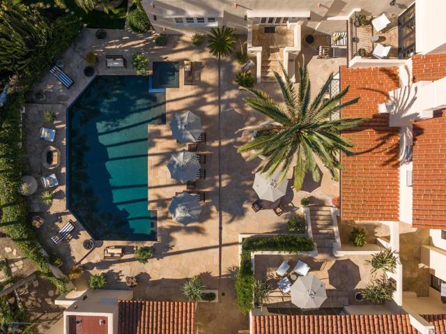 6977 Las Colinas, Rancho Santa Fe CA: https://media.crmls.org/mediaz/10ed0571-0cb9-457f-9c92-b107f265b526.jpg