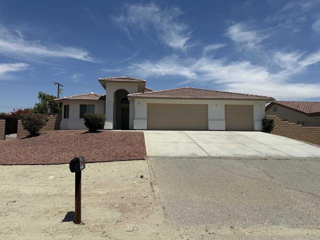 31100 Desert Palm Drive, Thousand Palms CA: https://media.crmls.org/mediaz/10ed1296-21bc-48a8-acc5-b8c855a2befb.jpg