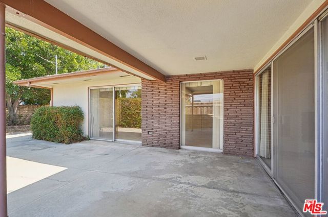 3684 Willowcrest Avenue, Studio City CA: https://media.crmls.org/mediaz/10ed1648-8795-468b-ac58-98a707fae444.jpg