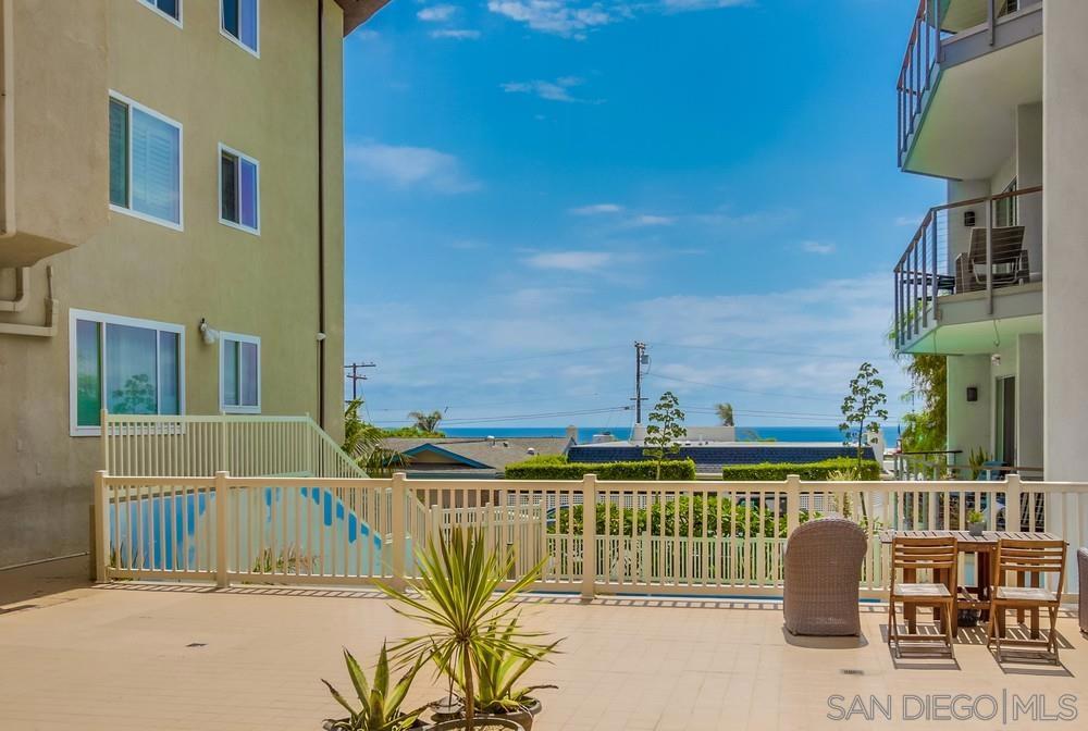 https://media.crmls.org/mediaz/10ed2d9a-17e6-4b29-b0b3-8cf4c988dac3.jpg?preset=X-Large