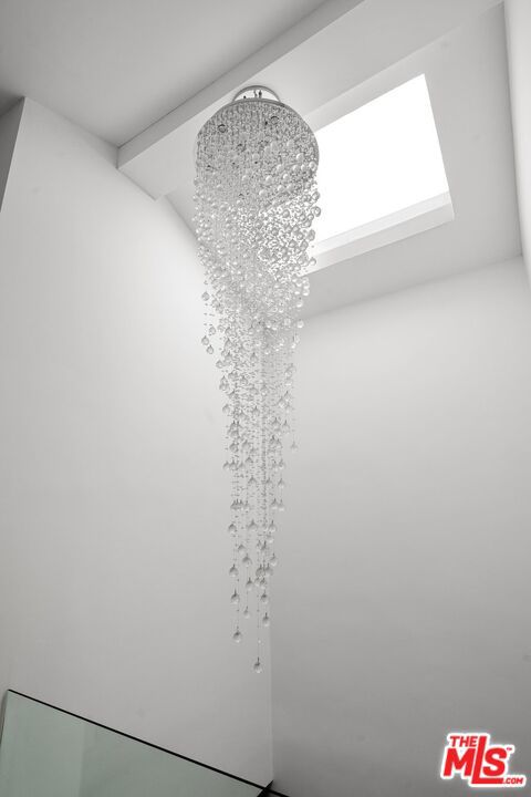 https://media.crmls.org/mediaz/10ed5794-55c0-4205-a66e-bff2b44718fa.jpg?preset=X-Large