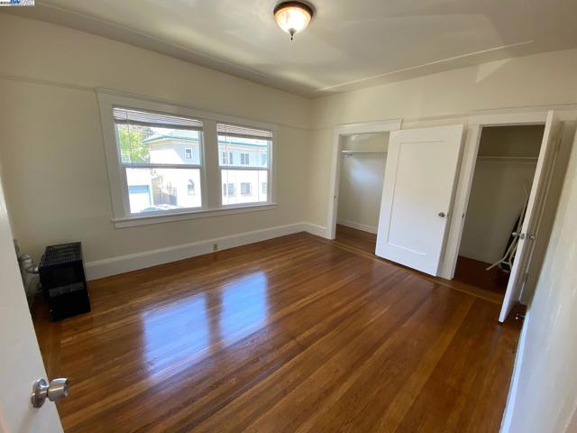 2004 Park Blvd, Oakland CA: https://media.crmls.org/mediaz/10ed5c5c-bf52-44f6-8901-f82c4efca9ea.jpg