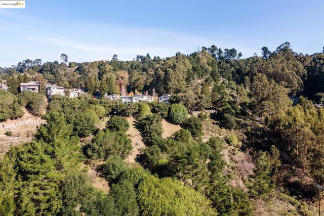 0 Tunnel Rd, Oakland CA: https://media.crmls.org/mediaz/10edb1b6-d5d4-4c52-945a-855348828cbd.jpg