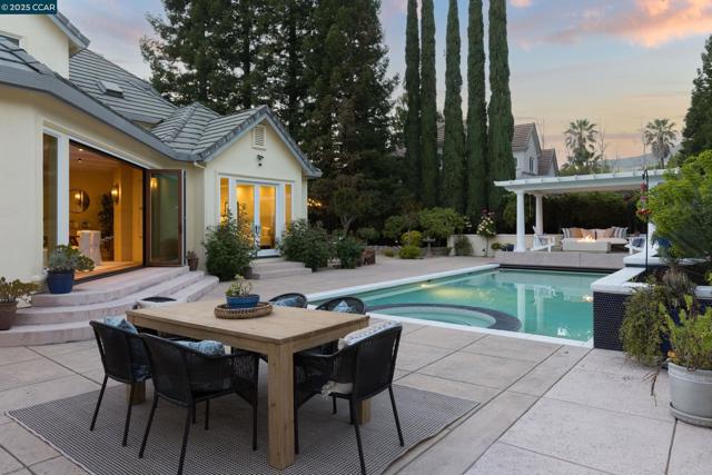 5427 Blackhawk Dr, Danville CA: https://media.crmls.org/mediaz/10edde6a-3edf-457b-9543-05855f92459c.jpg