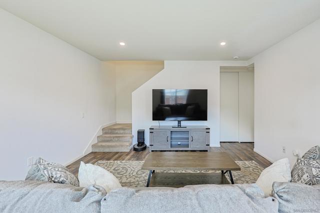 3454 Castle Glen Dr., San Diego CA: https://media.crmls.org/mediaz/10ee0801-a413-4188-beb9-1af1337313ea.jpg