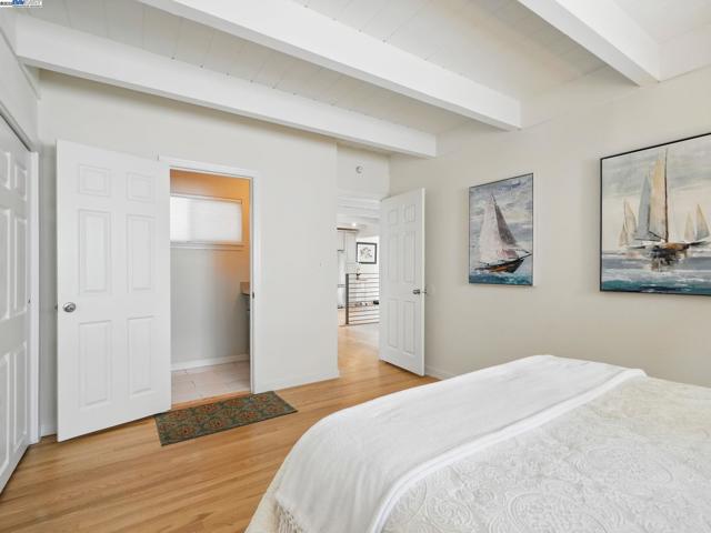 2323 Mastlands Dr, Oakland CA: https://media.crmls.org/mediaz/10ee0d4b-0d8f-4e62-8e15-45fc93959c11.jpg