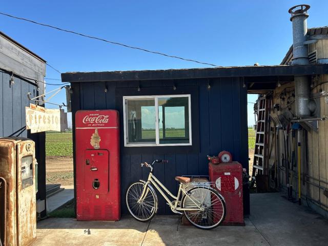 2160 Pacheco Pass Highway, Gilroy CA: https://media.crmls.org/mediaz/10ee4589-0575-4429-b532-37c6e5bd7d4d.jpg