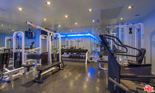 10701 Wilshire Boulevard, Los Angeles CA: https://media.crmls.org/mediaz/10ee7e4a-b656-4986-8695-3a0d9c620757.jpg