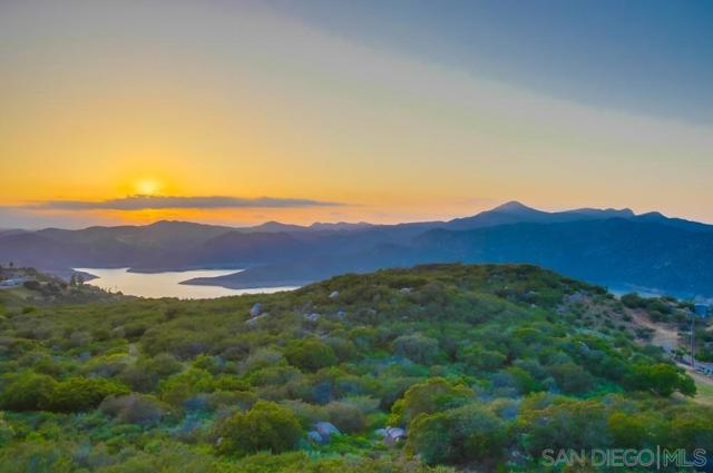 13037 Yerba Valley Way, Lakeside CA: https://media.crmls.org/mediaz/10eecc30-cbf2-460e-8e7a-e495a9c95eeb.jpg