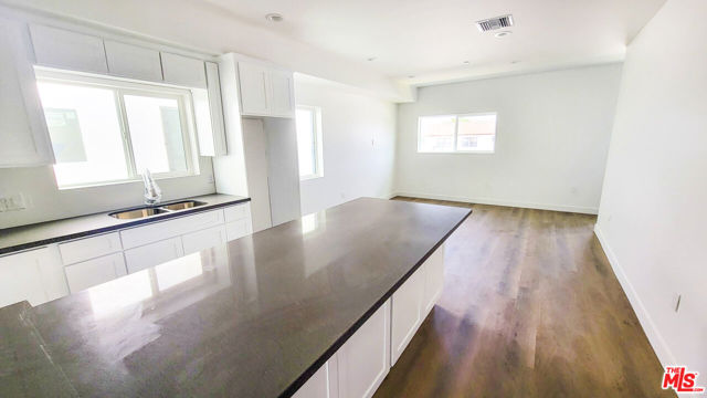 11503 S New Hampshire Avenue, Los Angeles CA: https://media.crmls.org/mediaz/10eef9fa-48bc-4c8e-889e-48ec9f798bc7.jpg