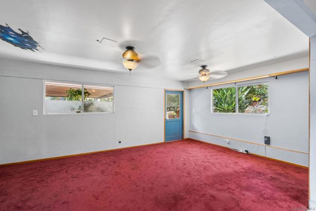719 Marsolan Ave, Solana Beach CA: https://media.crmls.org/mediaz/10f014d5-fdea-4255-84ec-4ab2d17208dd.jpg