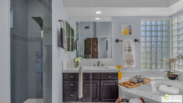 38610 Desert Mirage Drive, Palm Desert CA: https://media.crmls.org/mediaz/10f0320f-94cf-4d2d-97c5-30bc2041e4e0.jpg