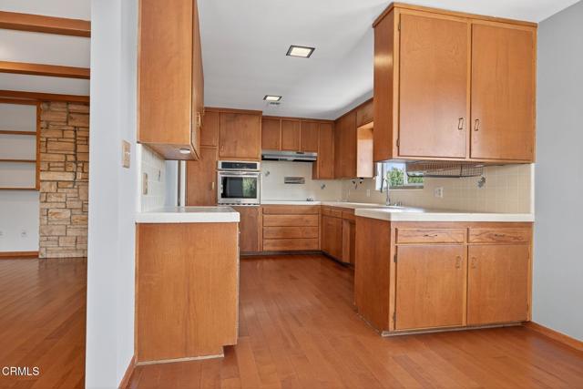 221 Seton Hall Avenue, Ventura CA: https://media.crmls.org/mediaz/10f0af9d-1d87-4325-a05e-e6063b6ca24a.jpg