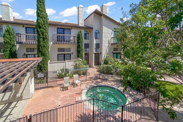 2362 Altisma Way, Carlsbad CA: https://media.crmls.org/mediaz/10f0d41d-090f-4319-95ff-70539a6d0d69.jpg