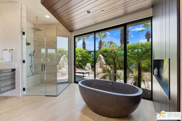 1 Sterling Ridge Drive, Rancho Mirage CA: https://media.crmls.org/mediaz/10f0ecf7-df85-4ac6-9b0a-75dd7c19a8eb.jpg