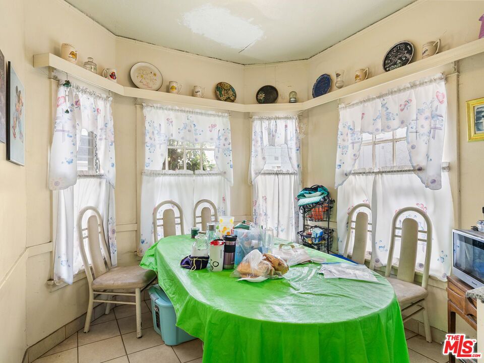 https://media.crmls.org/mediaz/10f138ab-3b95-4184-ac2d-0ef3af2627cf.jpg?preset=X-Large