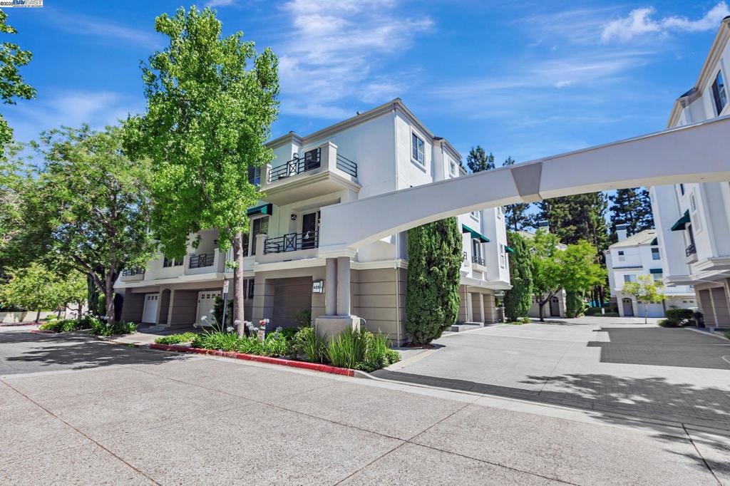 455 Navaro Way #201