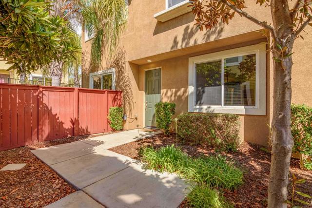 Detail Gallery Image 3 of 41 For 27494 Hazelhurst St #2,  Murrieta,  CA 92562 - 3 Beds | 2/1 Baths