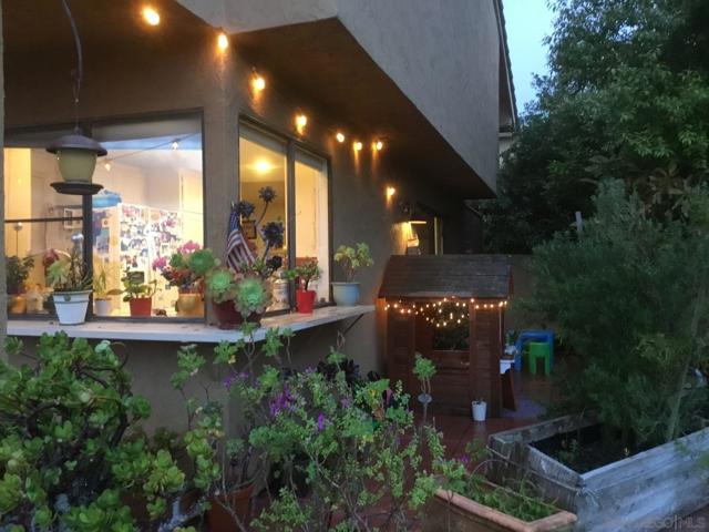 6645 Caminito Scioto, La Jolla CA: https://media.crmls.org/mediaz/10f1b586-2ecc-4fdb-9856-db72fb60c456.jpg