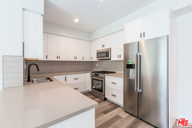 857 N Hayworth Avenue, Los Angeles CA: https://media.crmls.org/mediaz/10f1bb97-1d00-4bec-a5a7-12deb9841e44.jpg