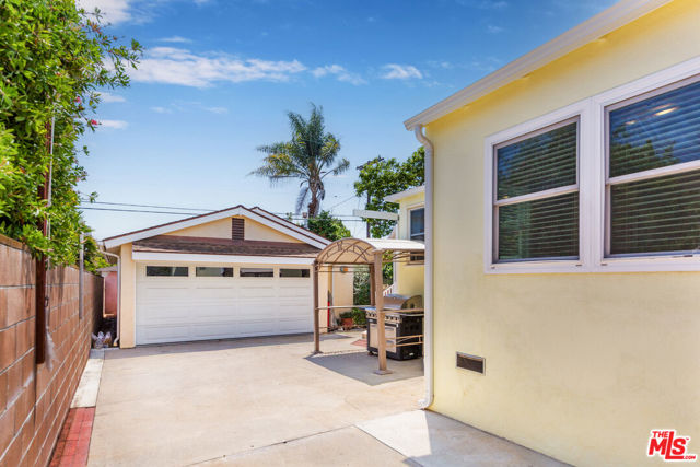 6506 W 82nd Street, Los Angeles CA: https://media.crmls.org/mediaz/10f1fa60-cb84-4118-9a99-b37d3cc0f93e.jpg