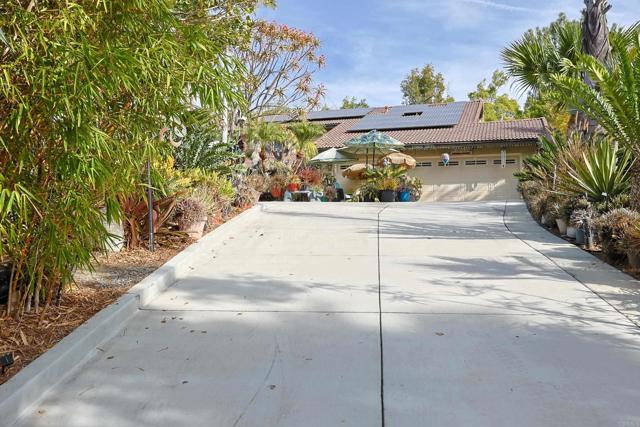 Detail Gallery Image 1 of 1 For 1612 Hollow Pl, El Cajon,  CA 92019 - 4 Beds | 3 Baths
