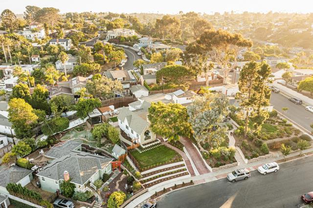 3951 Atascadero Drive, San Diego CA: https://media.crmls.org/mediaz/10f34e28-a810-40f3-b844-00e4deea98e6.jpg