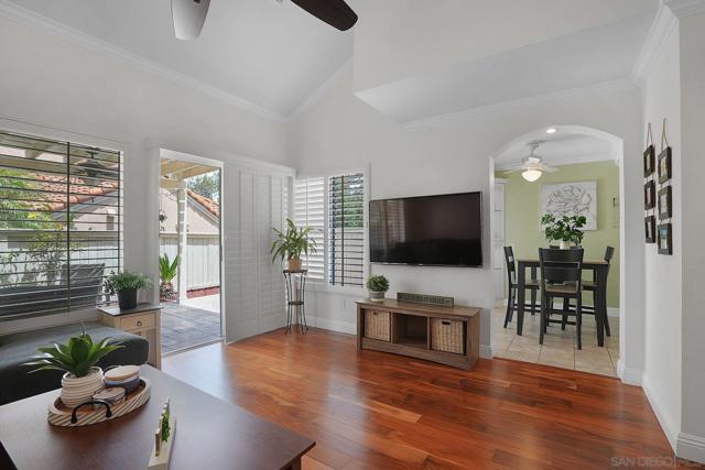 731 Edgewater Dr, Chula Vista CA: https://media.crmls.org/mediaz/10f3991a-1689-40e4-a1b9-194fce9393e9.jpg