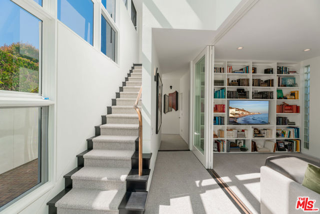 23754 MALIBU Road, Malibu CA: https://media.crmls.org/mediaz/10f3e459-b77c-484f-98ec-99e624c2df30.jpg