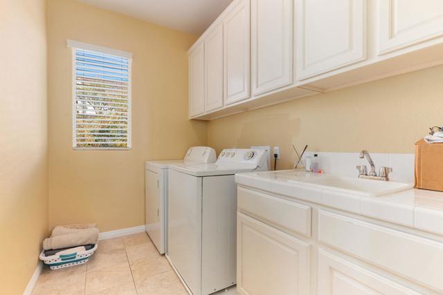 891 Antilla Way, San Marcos CA: https://media.crmls.org/mediaz/10f3f61b-95c8-44fd-a9cf-6f57e0119f6a.jpg