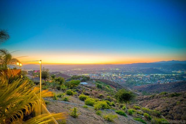 7000 Mariposa, Santee CA: https://media.crmls.org/mediaz/10f40070-e4e6-4748-9254-c0cd10a5b4c2.jpg