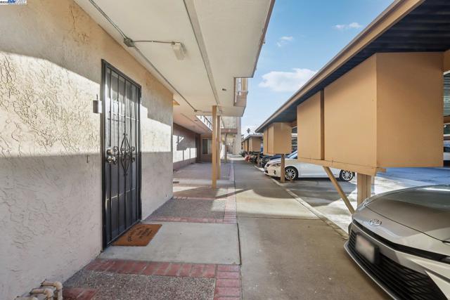 Image 17 of 25 For 38455 Bronson St  128