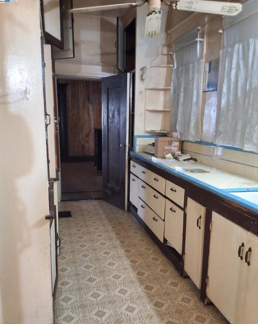 3020 E 19th st, Oakland CA: https://media.crmls.org/mediaz/10f468a7-2c06-4841-9c88-e0f84800ce3d.jpg