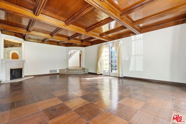 1140 Benedict Canyon Drive photo 6