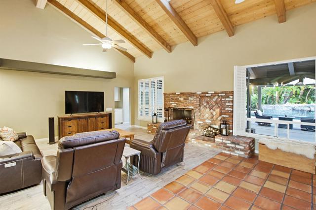 Detail Gallery Image 7 of 54 For 2092 Tudor Ln, Fallbrook,  CA 92028 - 4 Beds | 3/1 Baths