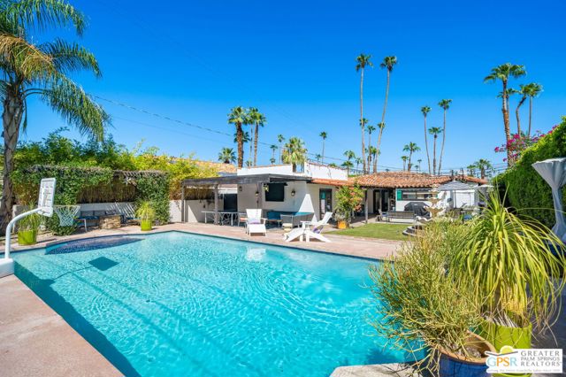 1861 S Palm Canyon Drive, Palm Springs CA: https://media.crmls.org/mediaz/10f53d84-e5e7-4a85-b213-7fdedc29c65c.jpg