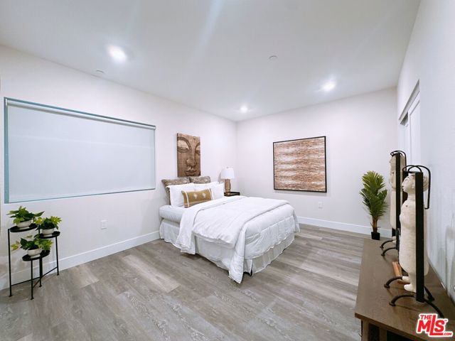 3050 W 11th Street, Los Angeles CA: https://media.crmls.org/mediaz/10f547db-1474-4de6-9602-14949924c654.jpg