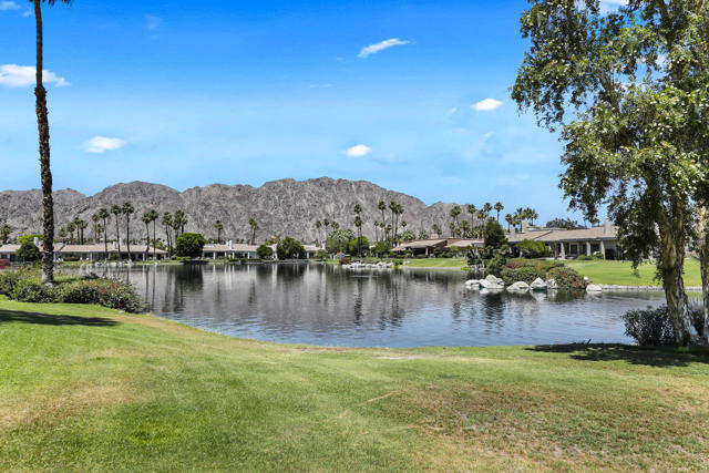 80671 Cherry Hills Drive, La Quinta CA: https://media.crmls.org/mediaz/10f56515-eac1-471d-b61d-0ce2dae5420d.jpg