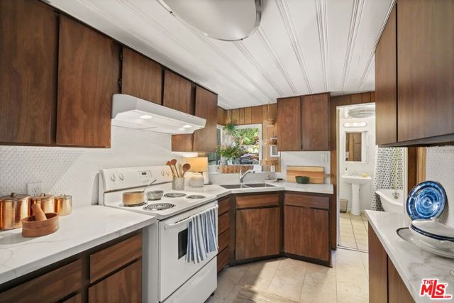 860 Old Topanga Canyon Road, Topanga CA: https://media.crmls.org/mediaz/10f5b59f-0f58-414e-9bfa-62833c9f76c0.jpg
