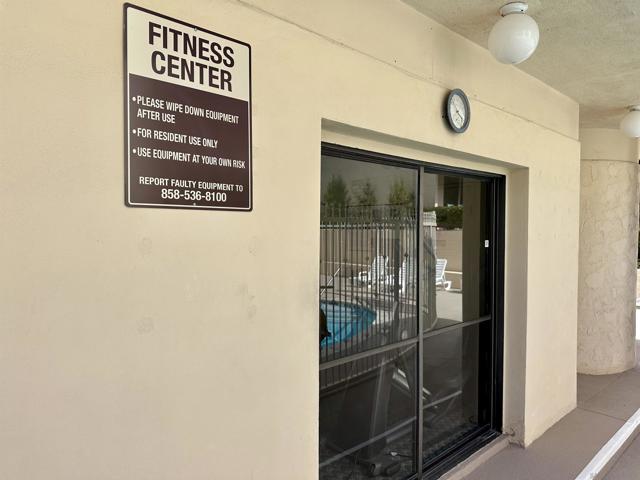 6455 La Jolla Blvd, La Jolla CA: https://media.crmls.org/mediaz/10f6059a-29a7-44e8-80ae-63ec2e48b88e.jpg