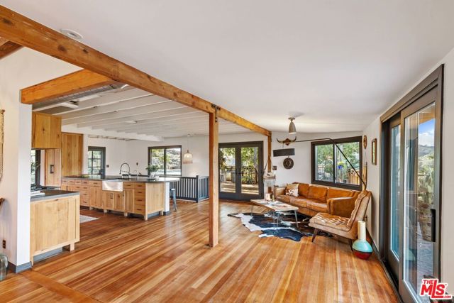 1551 Penny Road, Topanga CA: https://media.crmls.org/mediaz/10f683fb-1297-491b-ba39-46b95e46a538.jpg