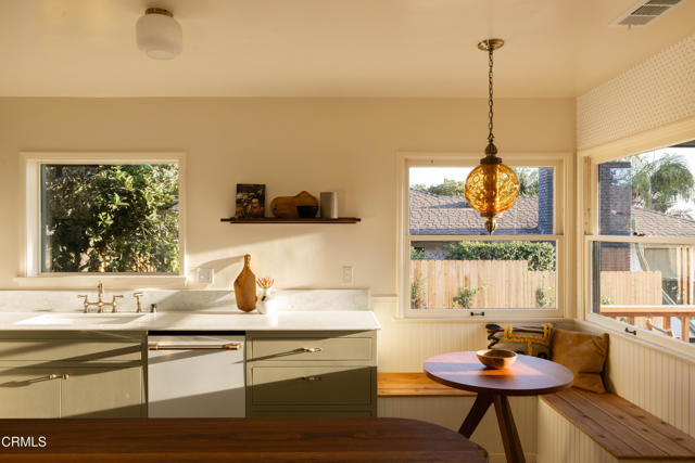 5452 Mt. Helena Avenue, Los Angeles CA: https://media.crmls.org/mediaz/10f691fa-a698-462d-b27d-0ef28997f0a3.jpg