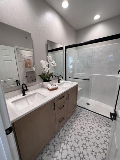 Detail Gallery Image 5 of 6 For 341 Liberty Way, Oceanside,  CA 92057 - 4 Beds | 3/1 Baths