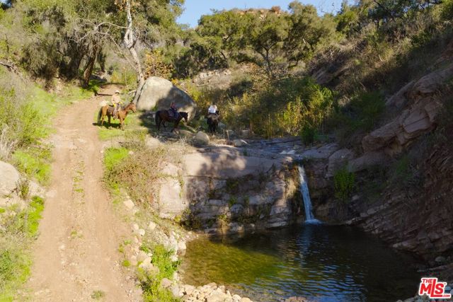 1915 Monte Alegre Drive, Carpinteria CA: https://media.crmls.org/mediaz/10f6e36e-f6fe-43ba-b90b-94190a5f46e6.jpg